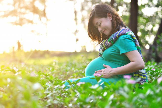 I gloried in the horizontal stripes and favored tops with cute little empire ties to emphasize my shape. I sought a “visible belly outline” everywhere I went. Image: Thinkstock.