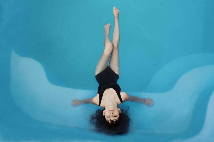 Sensory deprivation provided me with a way to relate to my body that was rooted in acceptance. Image: Camila Cordeiro/Unsplash.