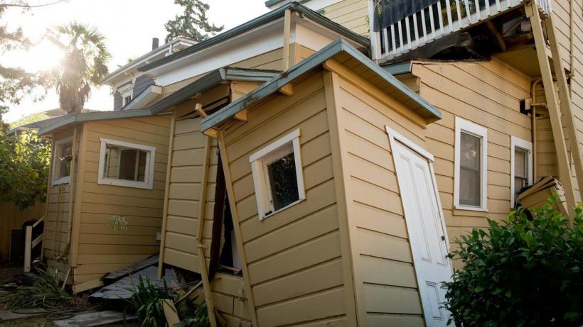 A Napa home damaged by the earthquake (Credit: Alvin Jornada/EPA)