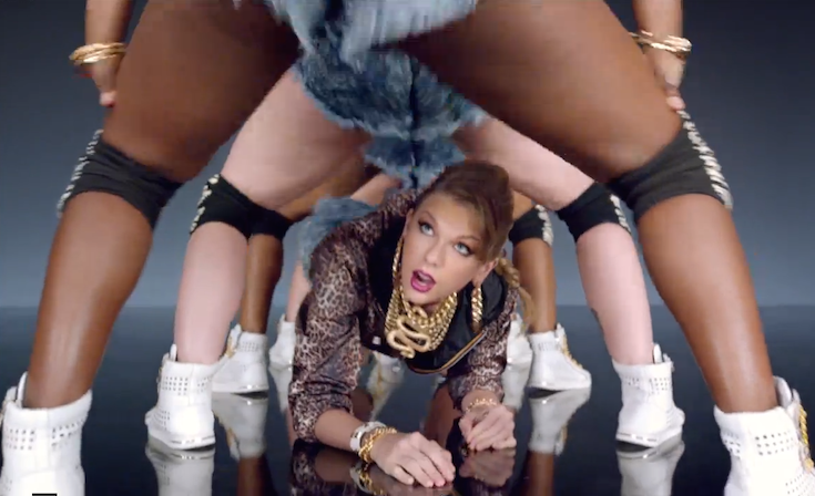 OMG, TSwift crawled under our legs! (Credit: Taylor Swift's YouTube channel)